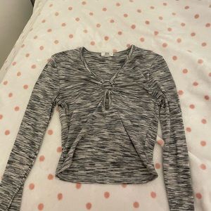 Long sleeps cropped with hoop in the middle